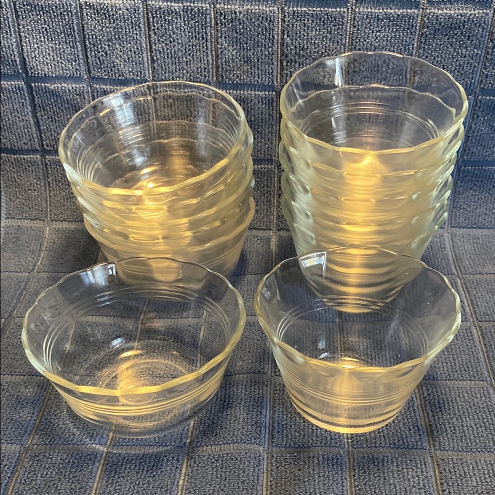 Set of 12 Pyrex custard cups. Clear glass